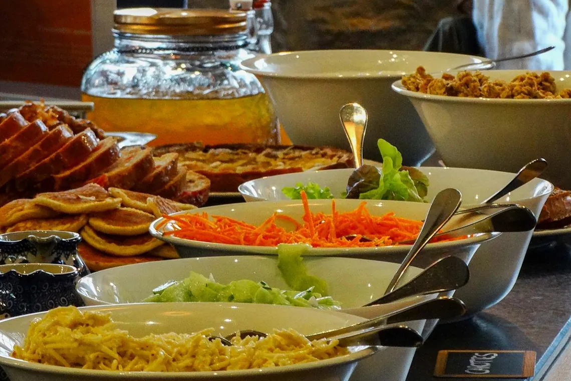 Restaurant Arbois Brunch du dimanche à Arbois (Jura) Petit-déjeuner Salé Salades crudités